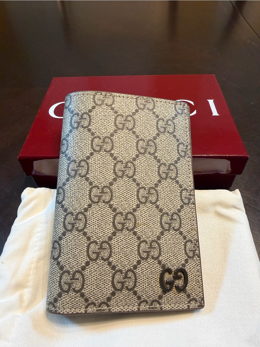 New Authentic Gucci GG Logo Passport Wallet Brown Tan